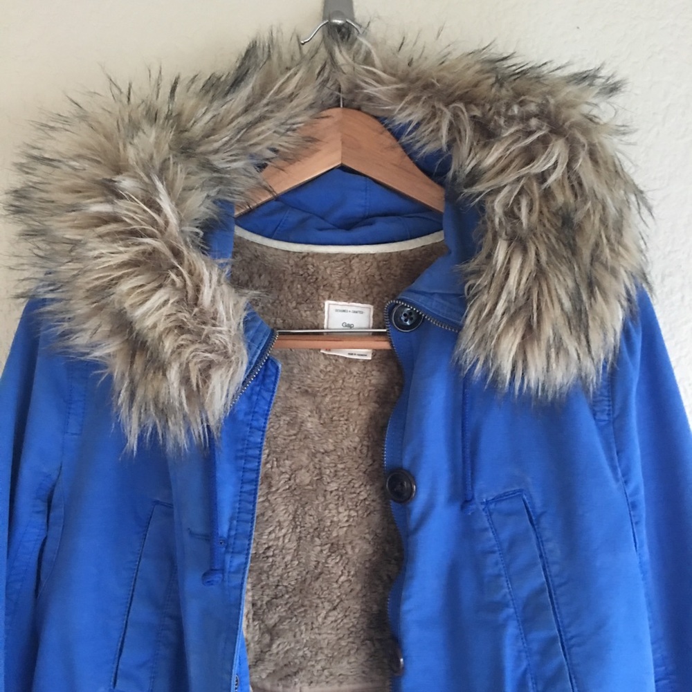 Gap parka with fur hood in blue, XS.
